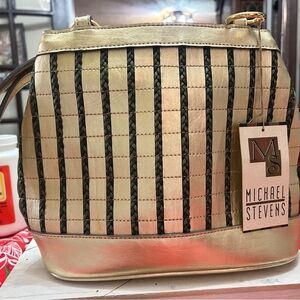 CLEARANCE!  Choice of 16 purses! $10 each. Photo 1-11 Scroll Rt Bundle save 10%